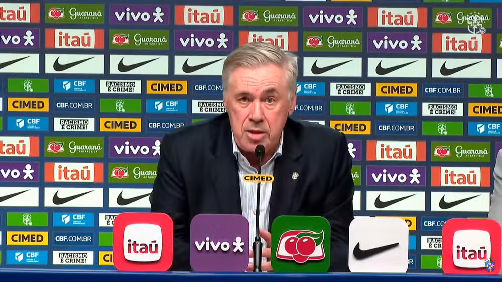Carlo Ancelotti concede entrevista coletiva após convocação da Seleção — Foto: Reprodução