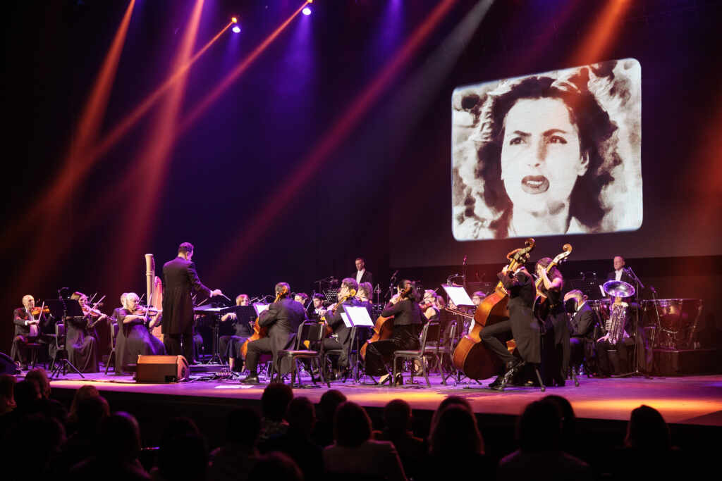 AMÁLIA RODRIGUES SINFÔNICO - Foto Reprodução