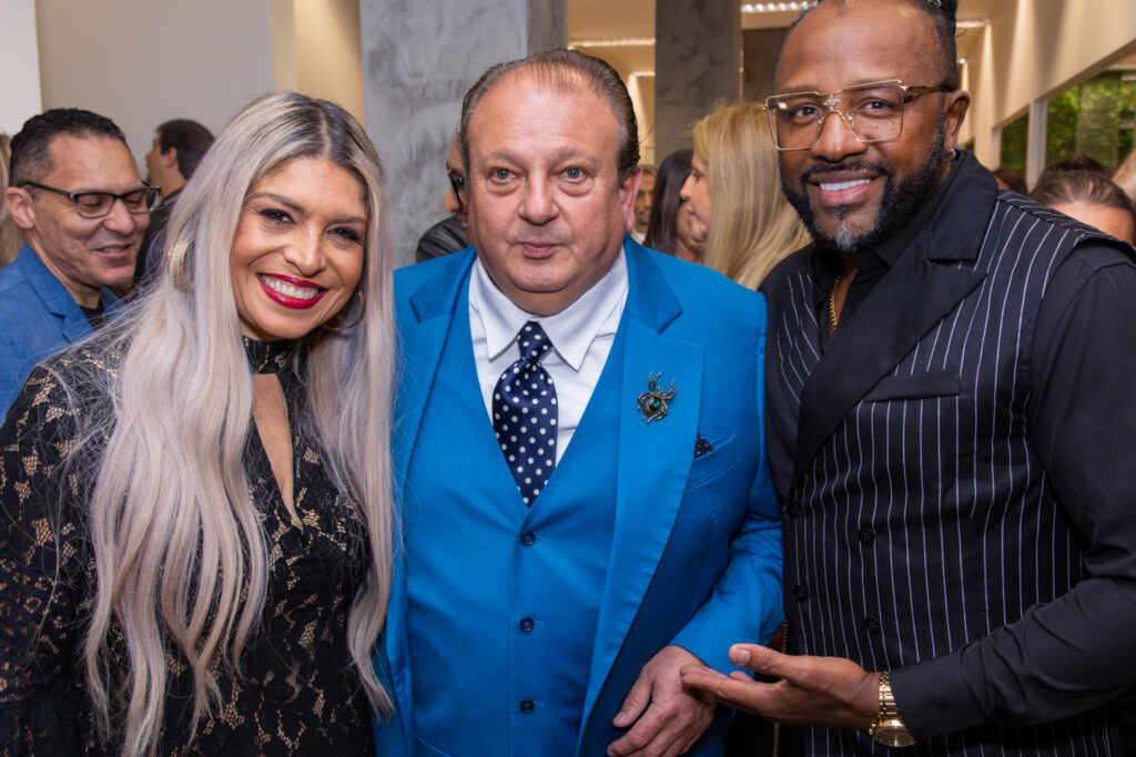 Cantora Adryana Ribeiro, Erick Jacquin e o Cantor Claudinho do Negritude Júnior - Foto: Geovani Moreira