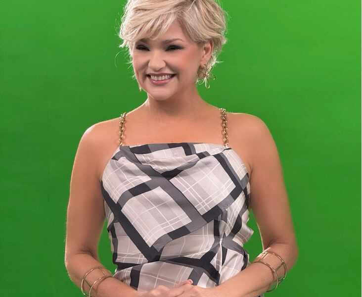 Andréa Nóbrega durante gravação de campanha publicitária. Foto: Divulgação.