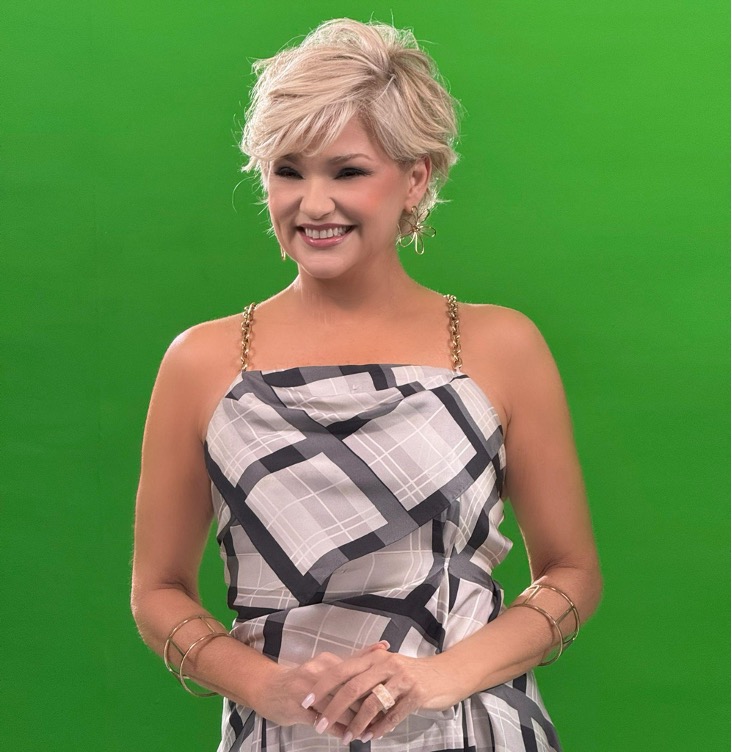 Andréa Nóbrega durante gravação de campanha publicitária. Foto: Divulgação.