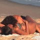 Bruna Marquezine e Shawn Mendes na praia — Foto: Reprodução/X