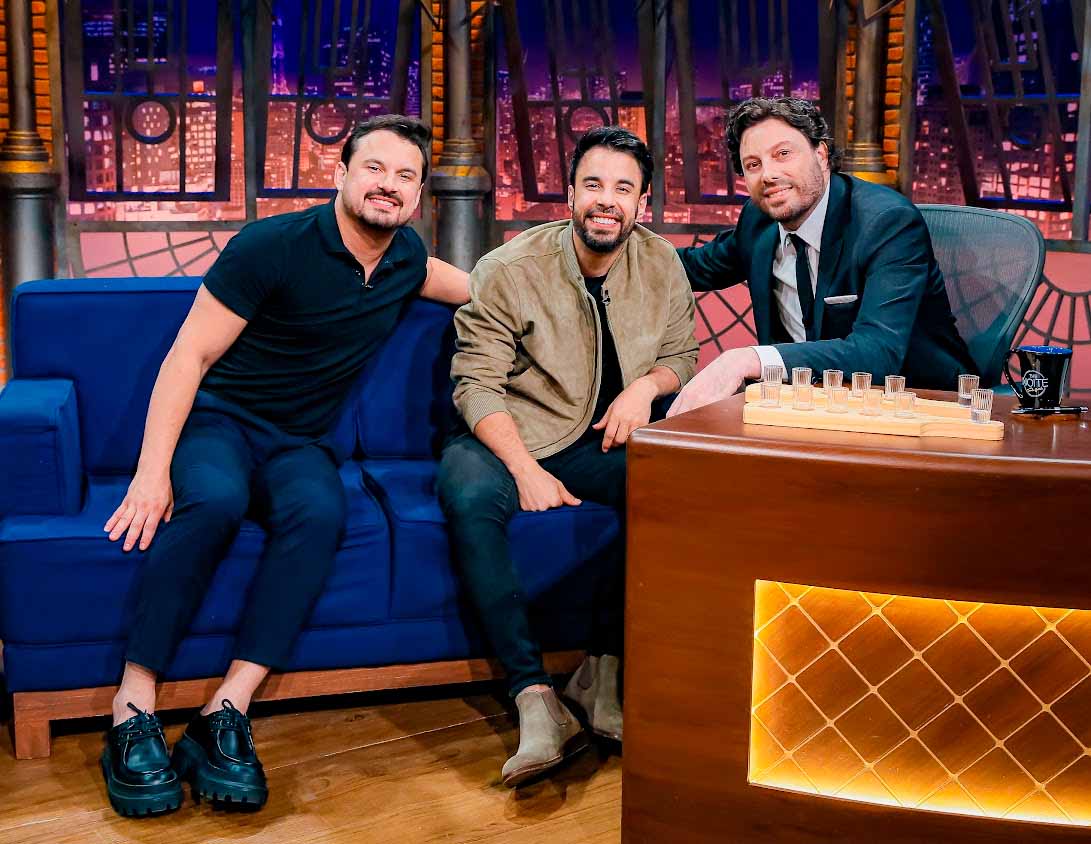 Danilo Gentile com Clayton e Romário - Foto Divulgação