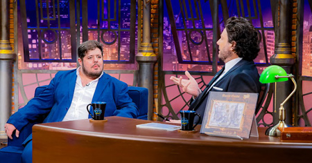 Giovanni Bocchi no The Noite - Fotos: Lourival Ribeiro/SBT e Divulgação/SBT