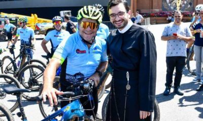 Cantor Daniel chega em Aparecida após percorrer mais de 300km de bicicleta (Foto- Kleber Augusto : Santuário Nacional)
